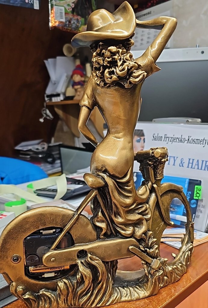 Zegar Figurka kobieta na rowerze 